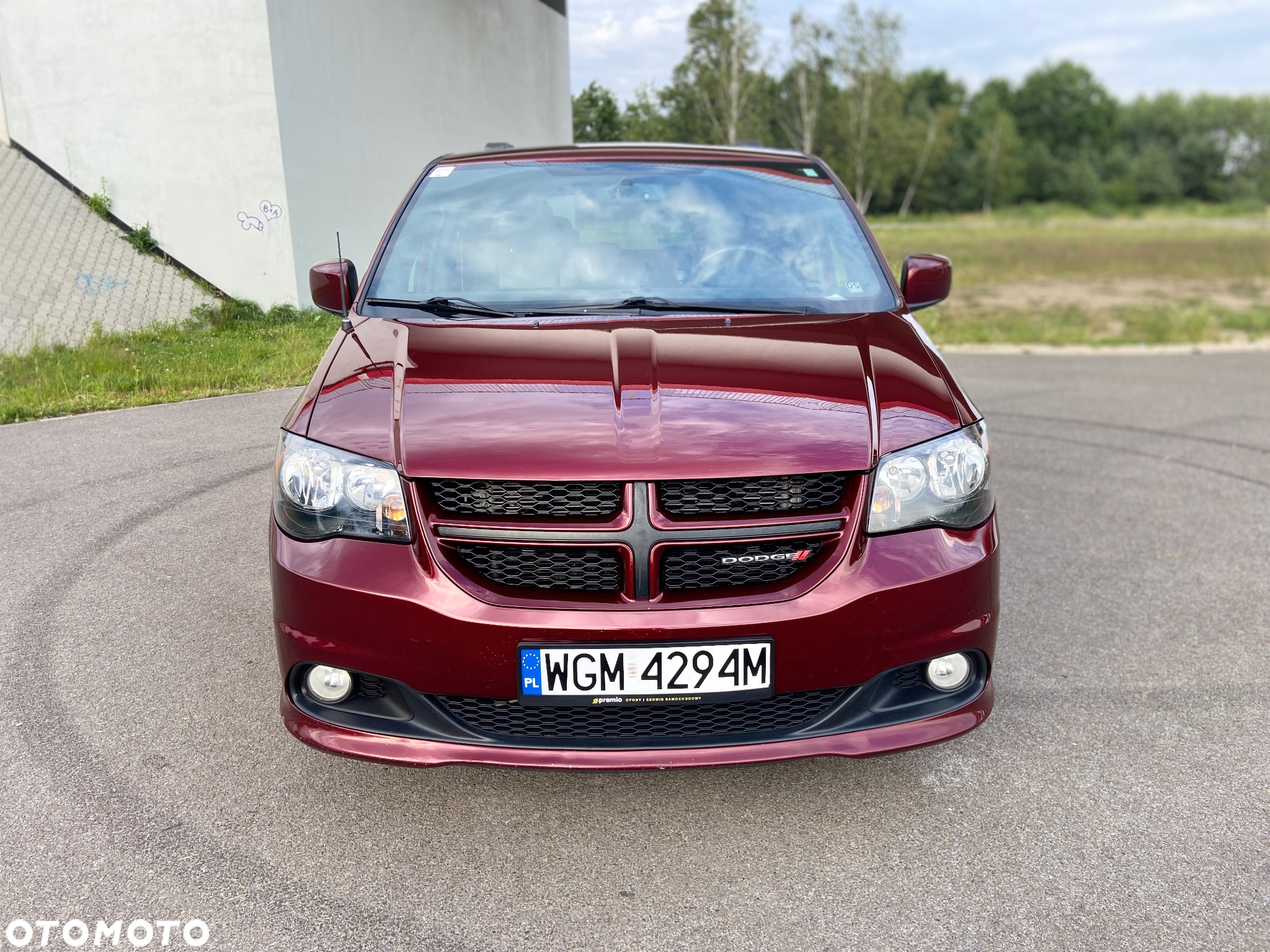 Dodge Grand Caravan - 2