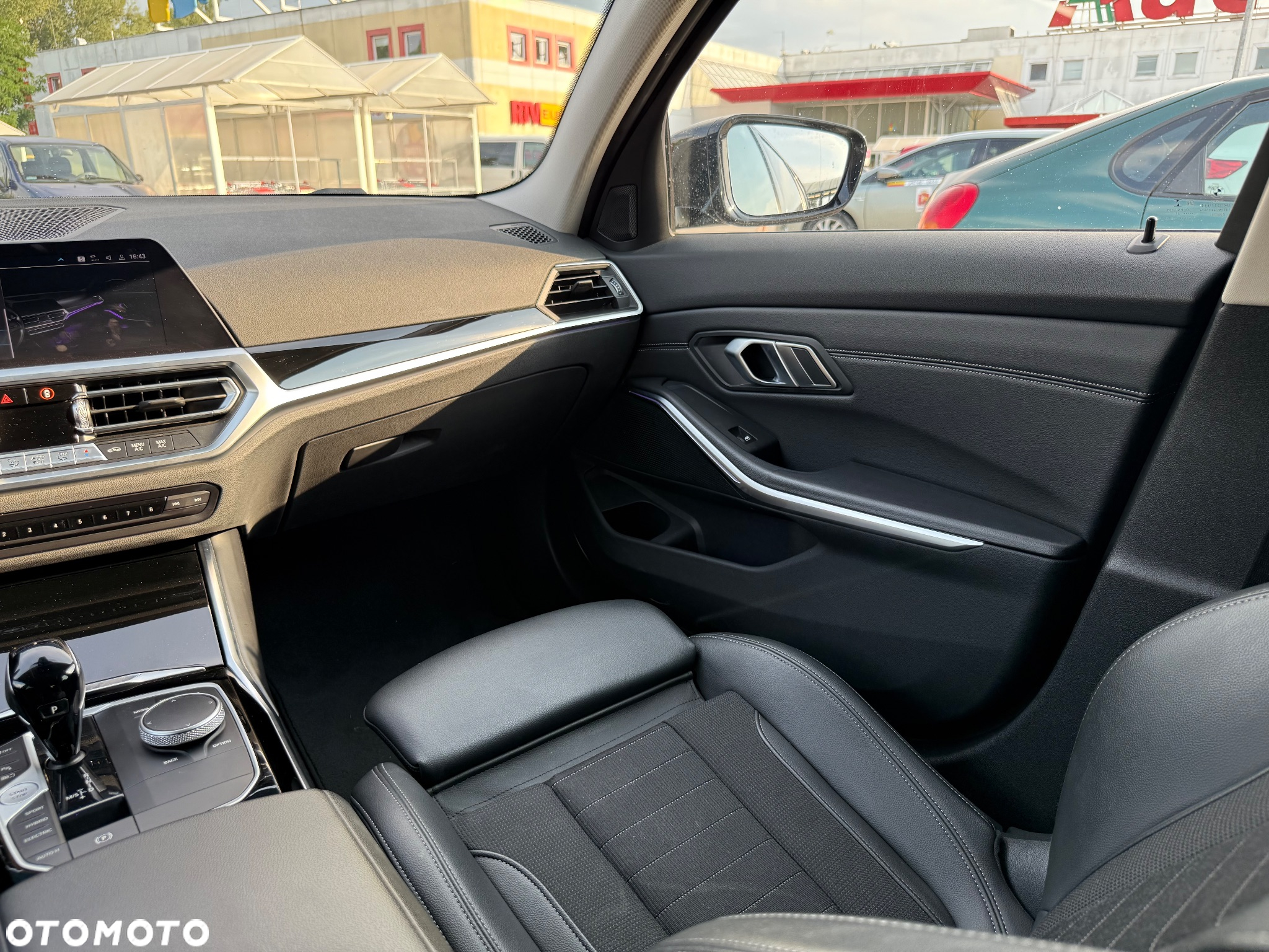 BMW Seria 3 330e PHEV sport - 24