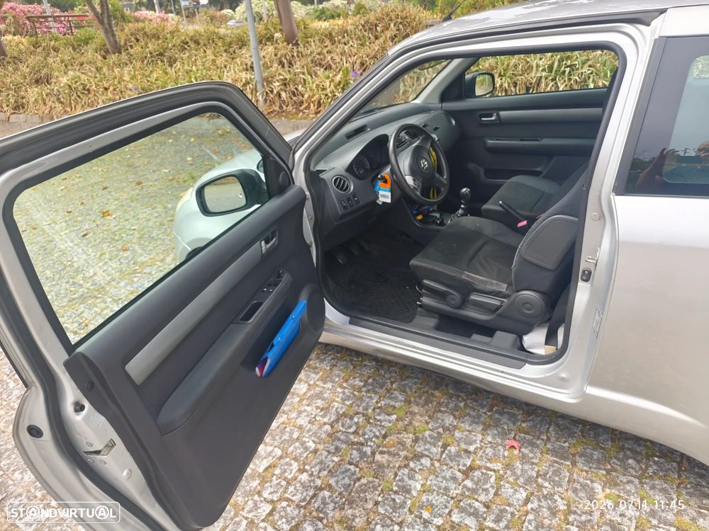 Suzuki Swift - 4