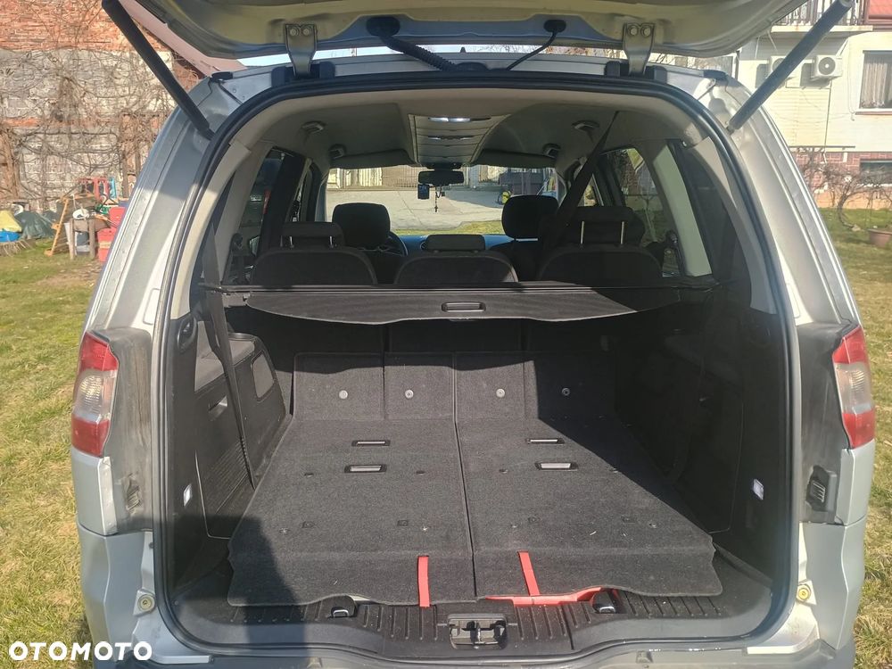 Ford Galaxy 2010 photo 2