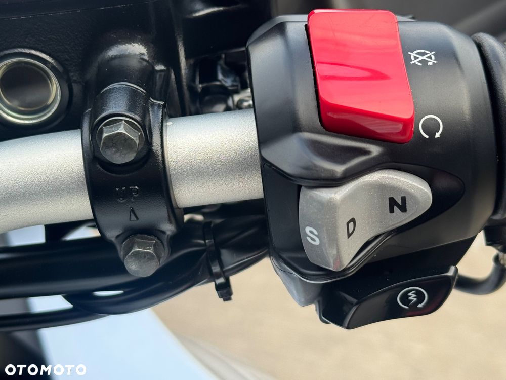 Honda VFR - 13