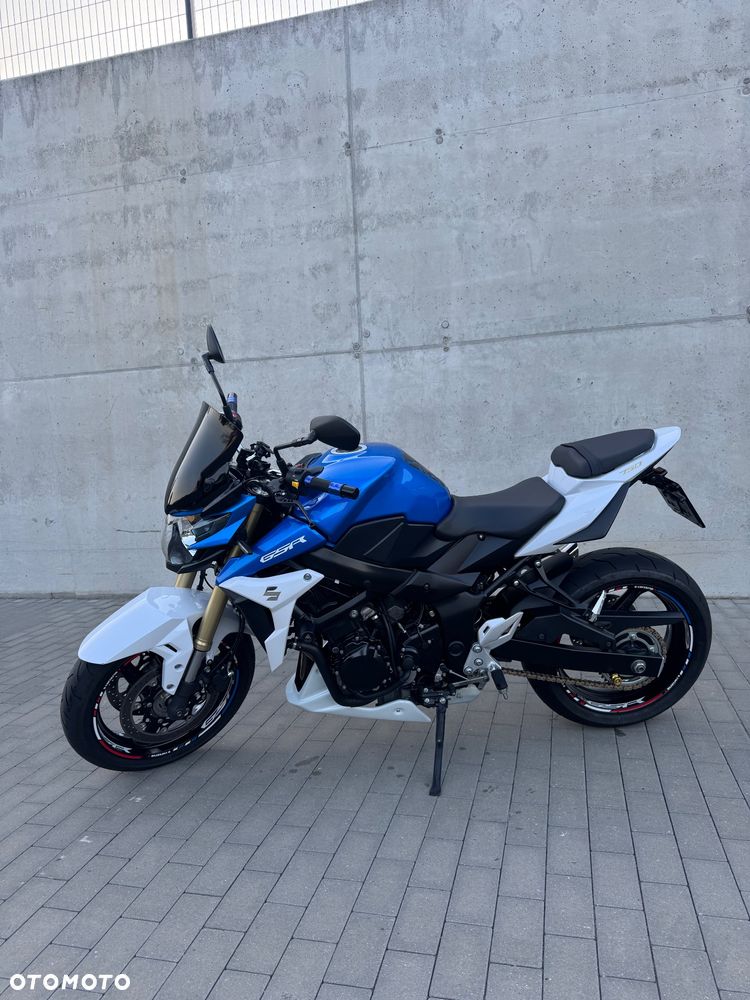 Suzuki GSR - 1