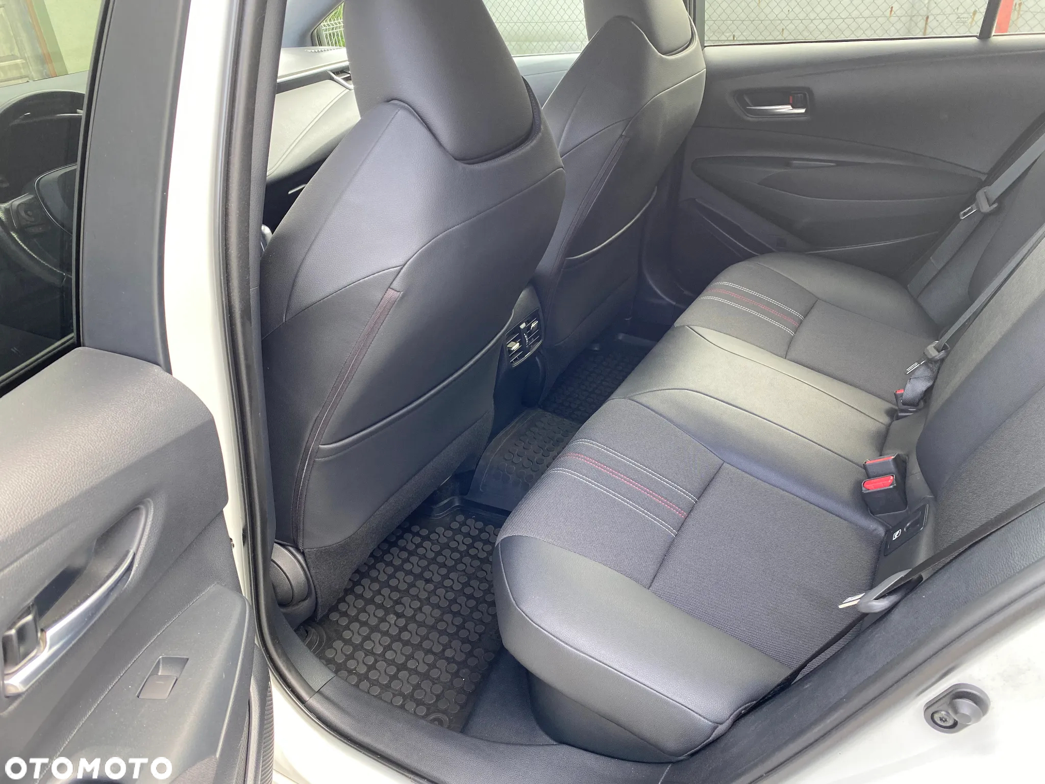 Toyota Corolla 1.8 Hybrid GR Sport - 13