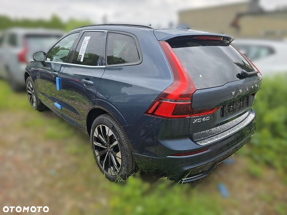 Volvo XC 60 B5 B AWD Plus Dark - 4