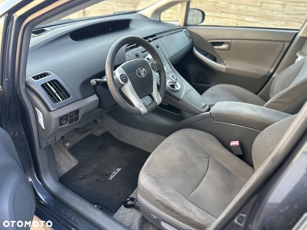 Toyota Prius (Hybrid) Life - 5