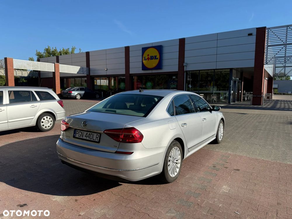 Volkswagen Passat 1.8 TSI (BlueMotion Technology) DSG Highline - 9