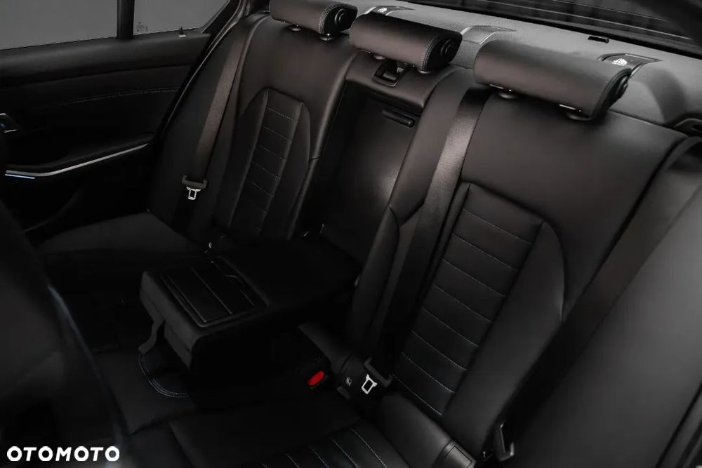 BMW Seria 3 320i - 30