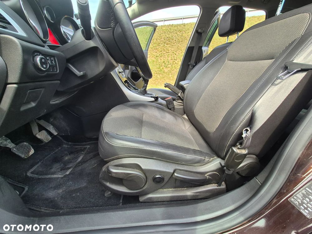 Opel Astra 2.0 CDTI DPF SportsTourer Exklusiv - 12