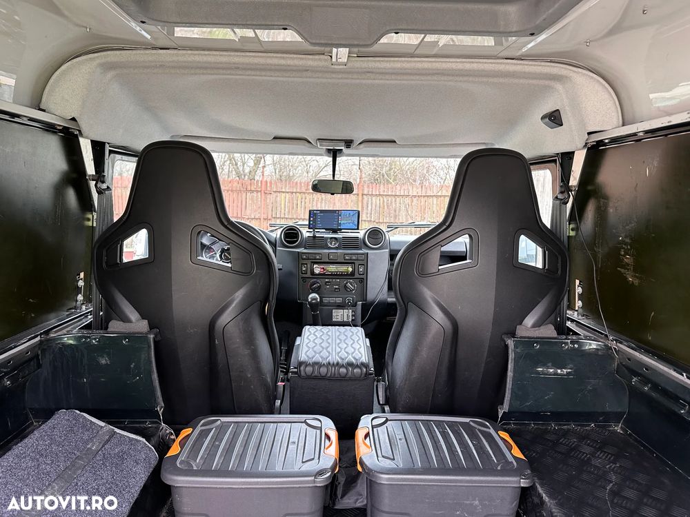 Land Rover Defender - 5