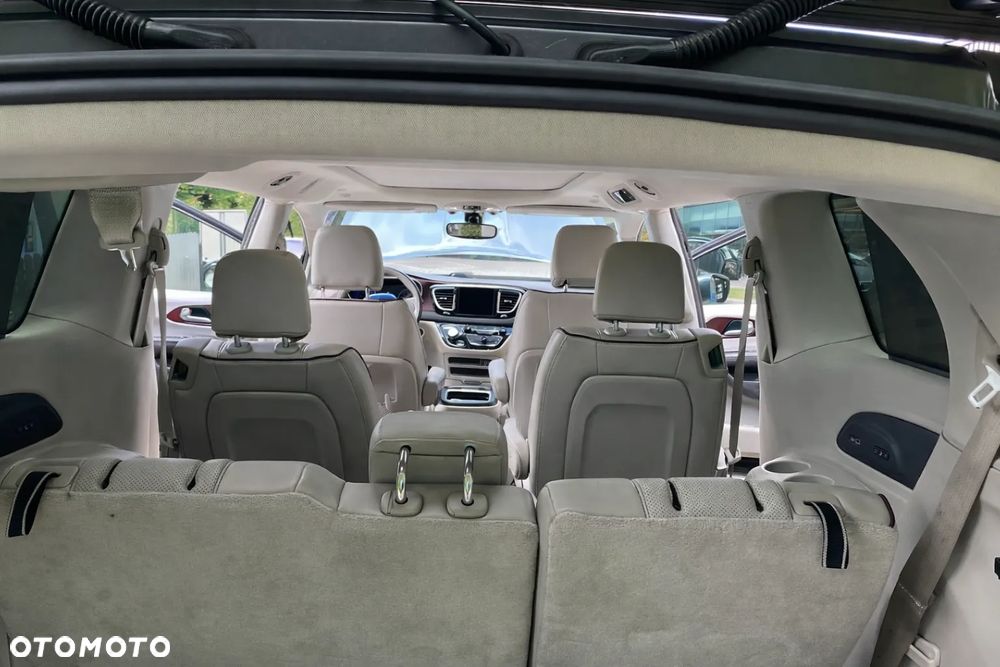 Chrysler Pacifica - 17