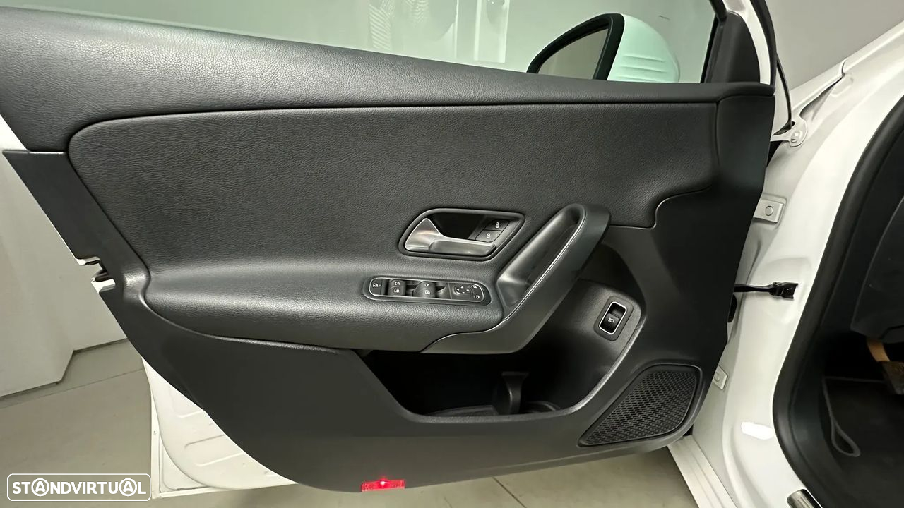 Mercedes-Benz CLA 180 d Progressive - 34