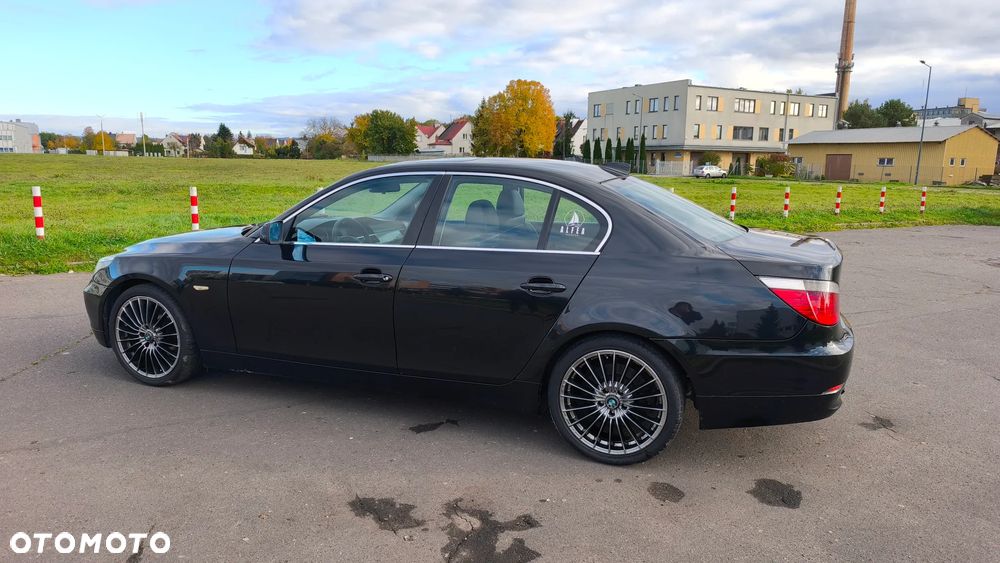 BMW Seria 5 520i - 11