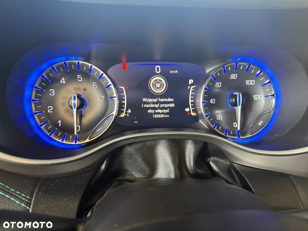 Chrysler Pacifica - 10