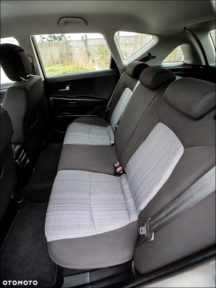 Kia Ceed - 13