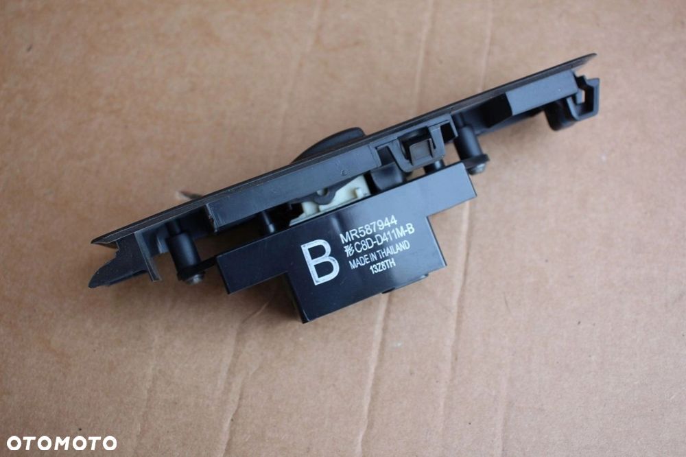 Przełącznik el szyb PRAWY pasażer MITSUBISHI COLT Z30 VI MR587944 - 2