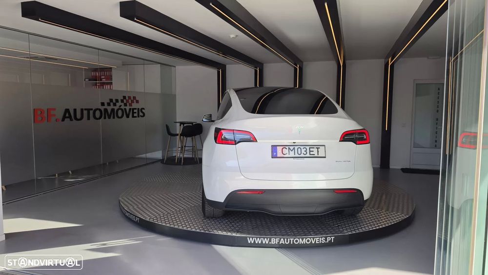 Tesla Model Y Long Range Dual Motor AWD - 16