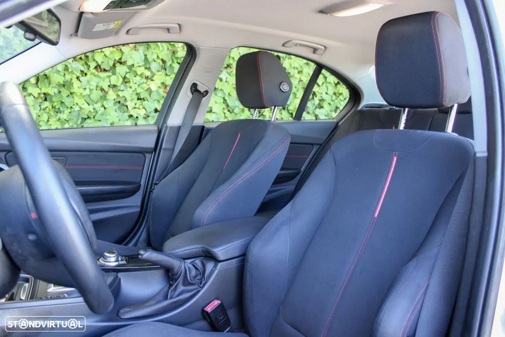 BMW 318 d Auto Line Sport - 14