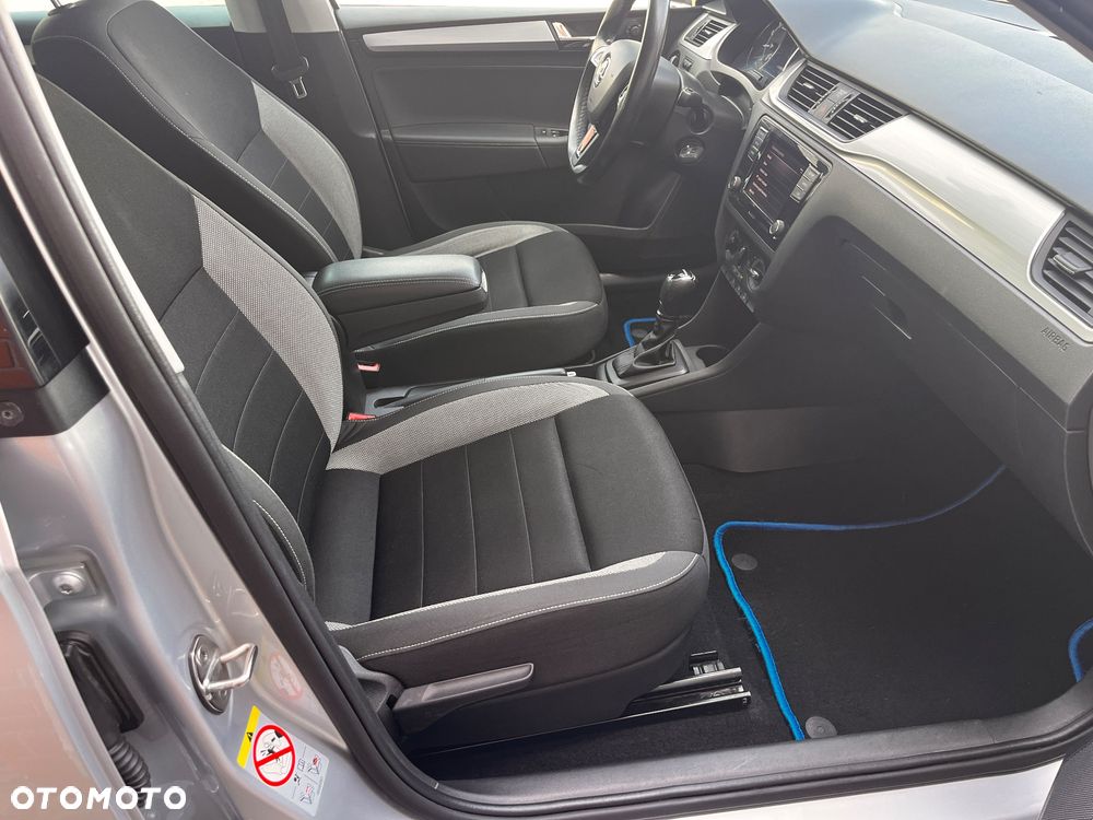 Skoda RAPID 1.0 TSI Drive DSG - 32