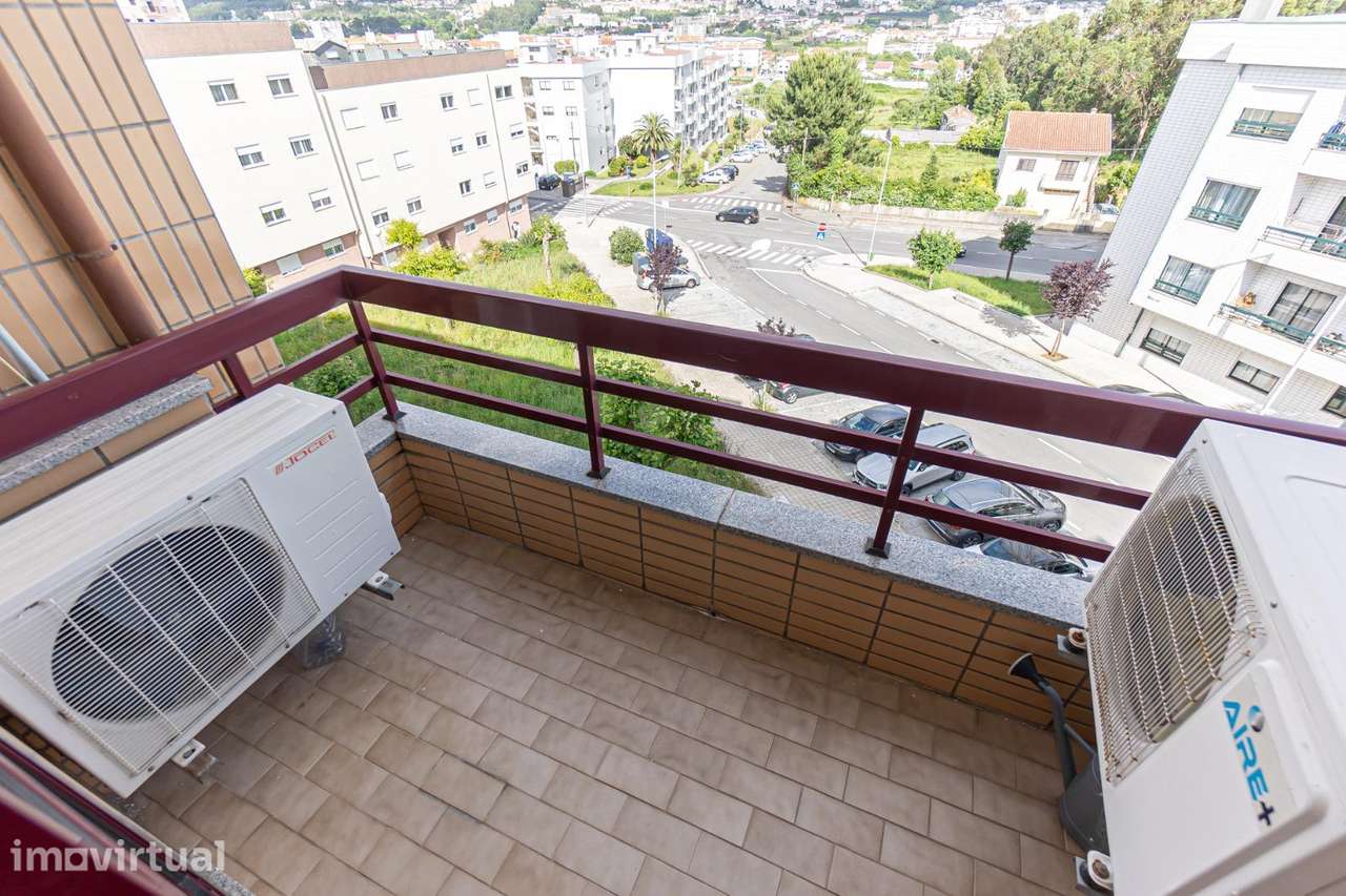 T3 em  Gondomar, com 3 varandas em Condomínio Privado - Grande imagem: 2/32