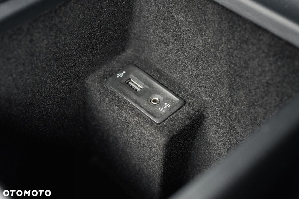 Volkswagen Passat - 32