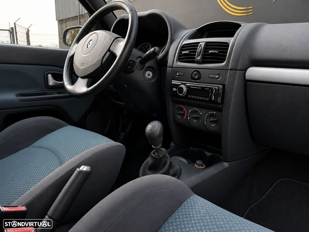 Renault Clio 1.2 16V Confort Privilège - 13