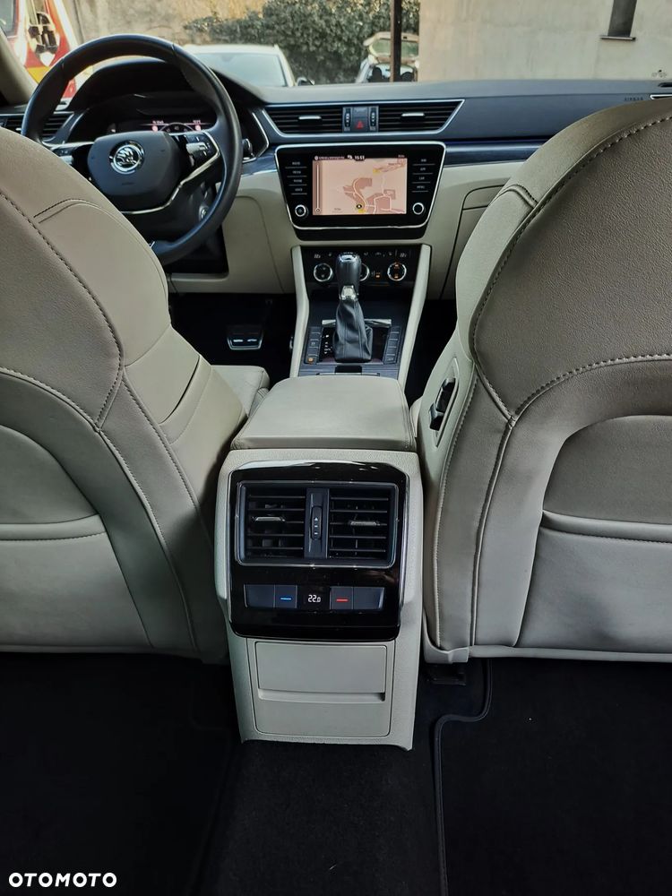 Skoda Superb Combi 2.0 TDI DSG Premium Edition - 18