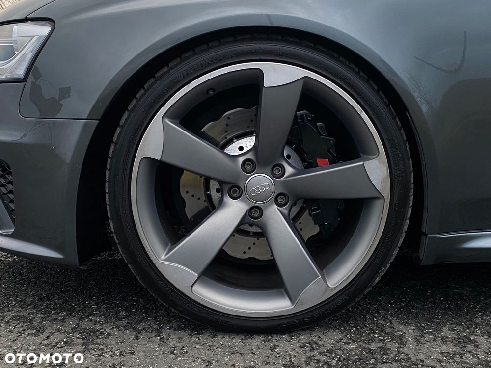 Audi RS4 Avant Standard - 9