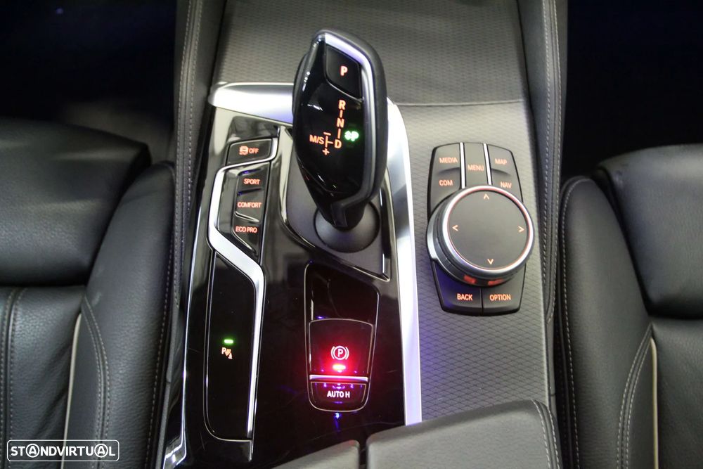 BMW 520 d Pack Desportivo M Auto - 17