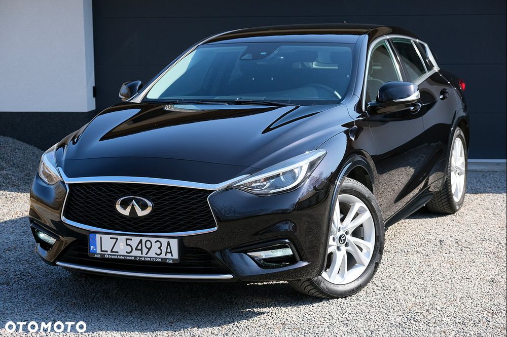 Infiniti Q30 - 2
