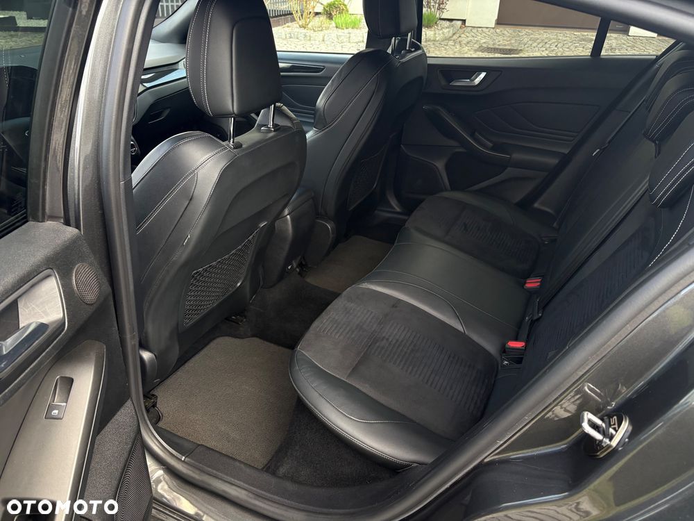 Ford Focus 2.3 EcoBoost ST-3 - 12