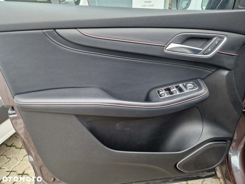 MG HS 1.5 T-GDI Excite DCT - 21