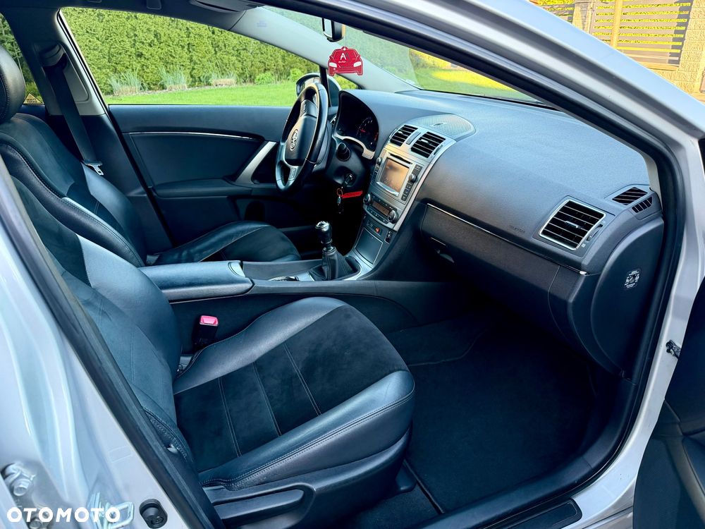 Toyota Avensis 1.8 Executive - 24