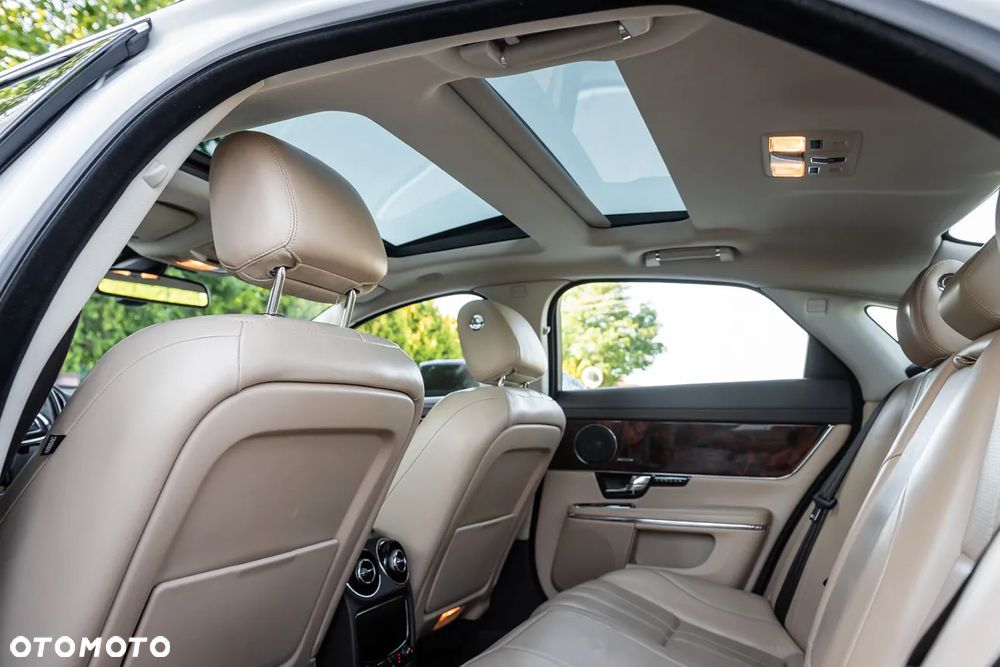 Jaguar XJ 3.0 V6 Kompressor AWD R-Sport - 34
