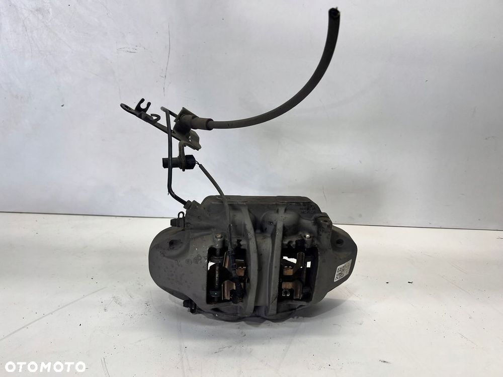 ZACISK HAMULCOWY LEWY PRZÓD AUDI Q5 FY 80A615105Q - 1