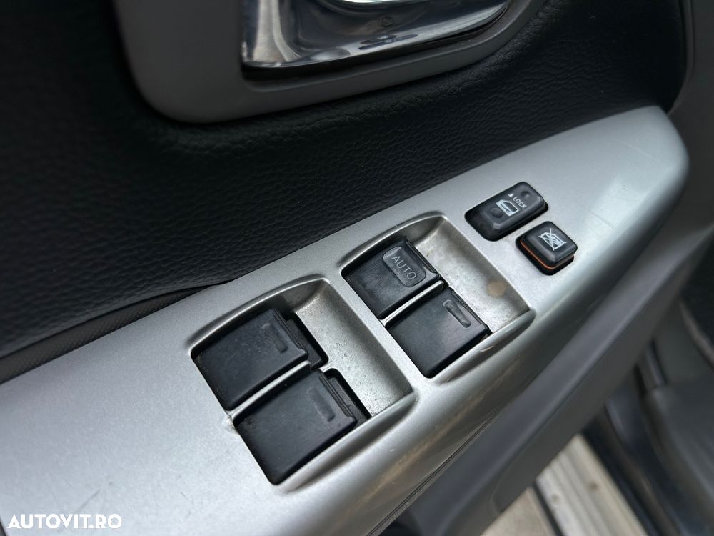 Toyota Hilux - 30