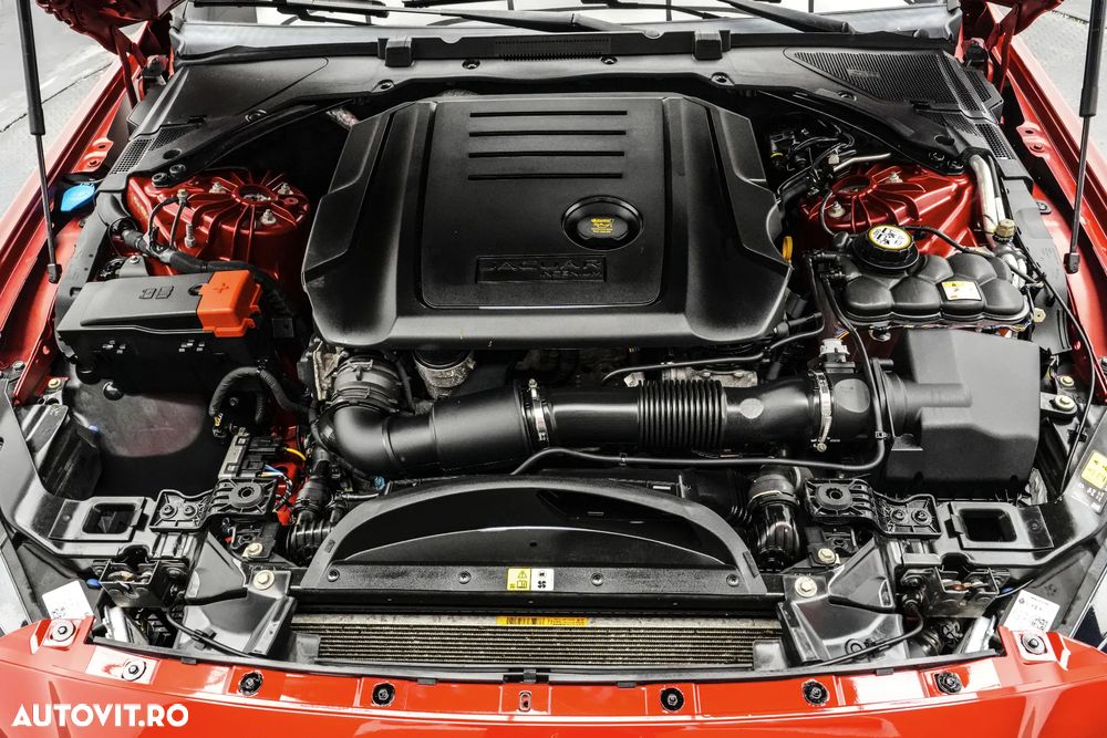 Jaguar XE 2.0 R-Sport - 25