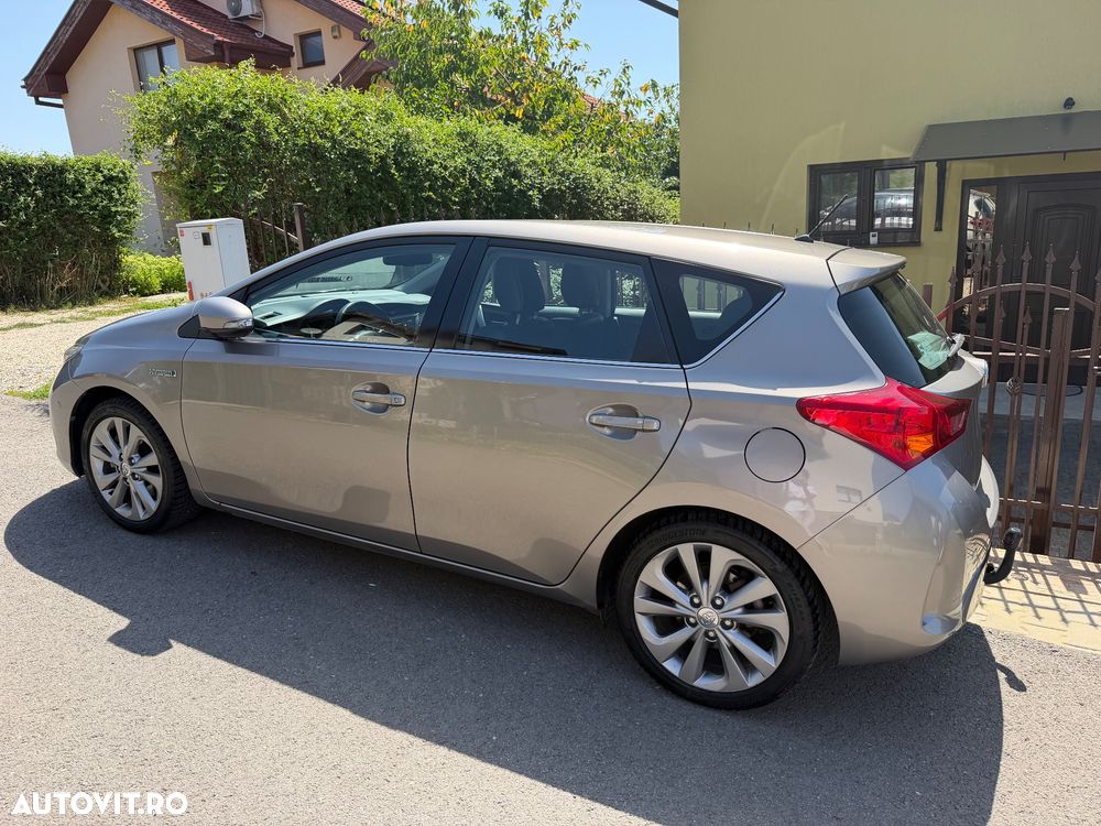 Toyota Auris 1.8 L VVT-i HSD Sol - 6