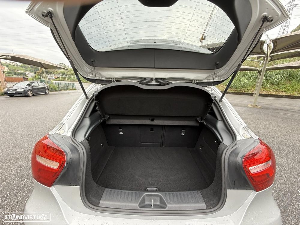 Mercedes-Benz A 180 d AMG Line - 12