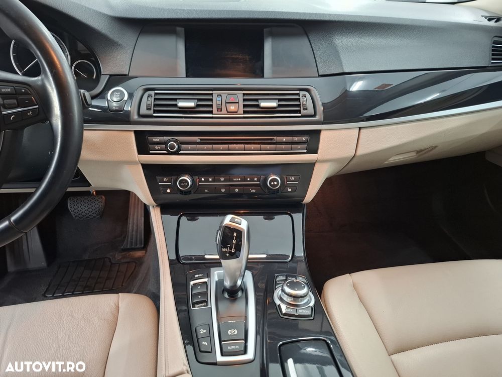 BMW Seria 5 525d xDrive AT - 13