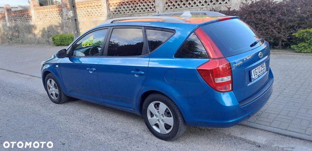 Kia Ceed - 10