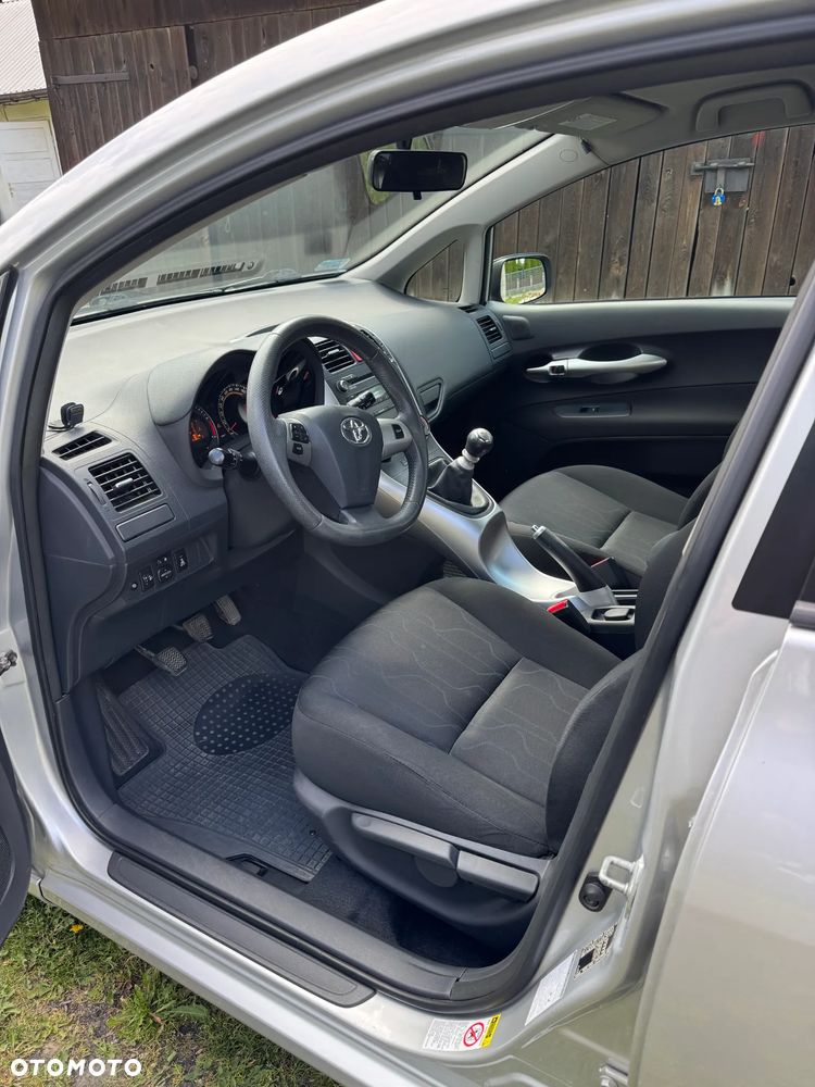 Toyota Auris 1.4 D-4D Terra - 12