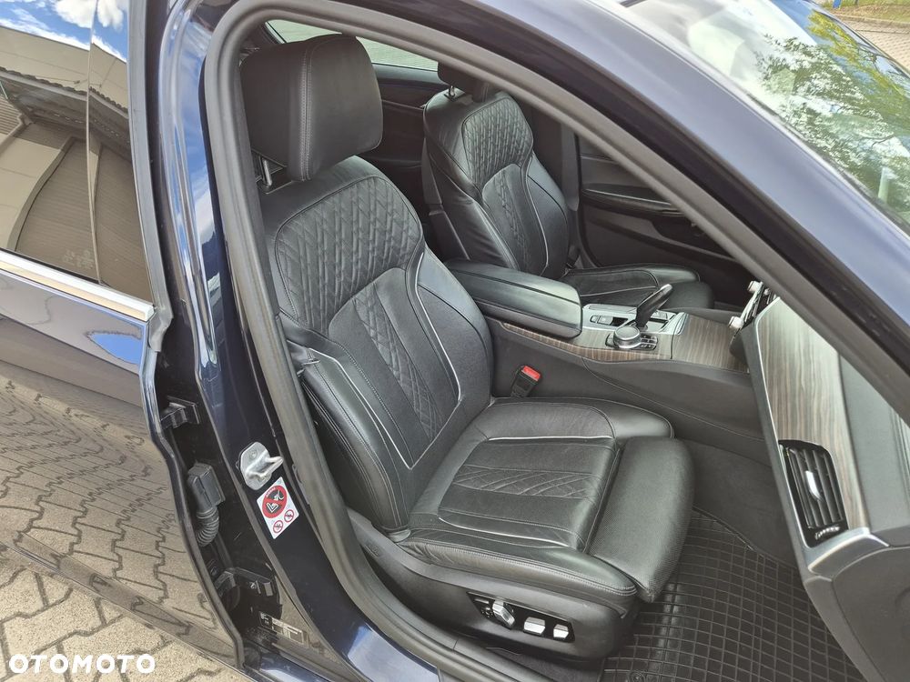 BMW Seria 5 520d xDrive Luxury Line sport - 28
