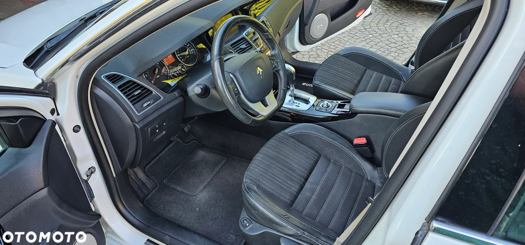 Renault Laguna dCi 110 FAP EDC Bose Edition - 6