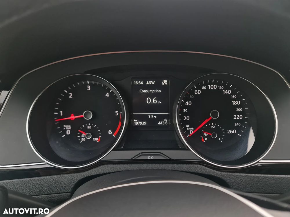 Volkswagen Passat 2.0 TDI DSG (BlueMotion Technology) Comfortline - 15