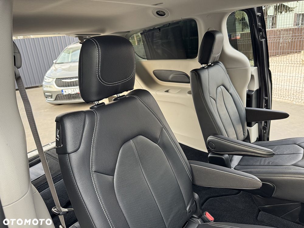 Chrysler Pacifica - 11