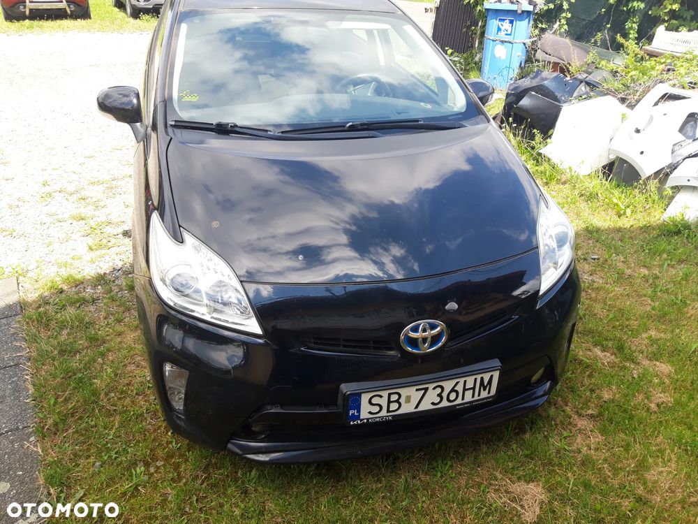 Toyota Prius (Hybrid) - 3