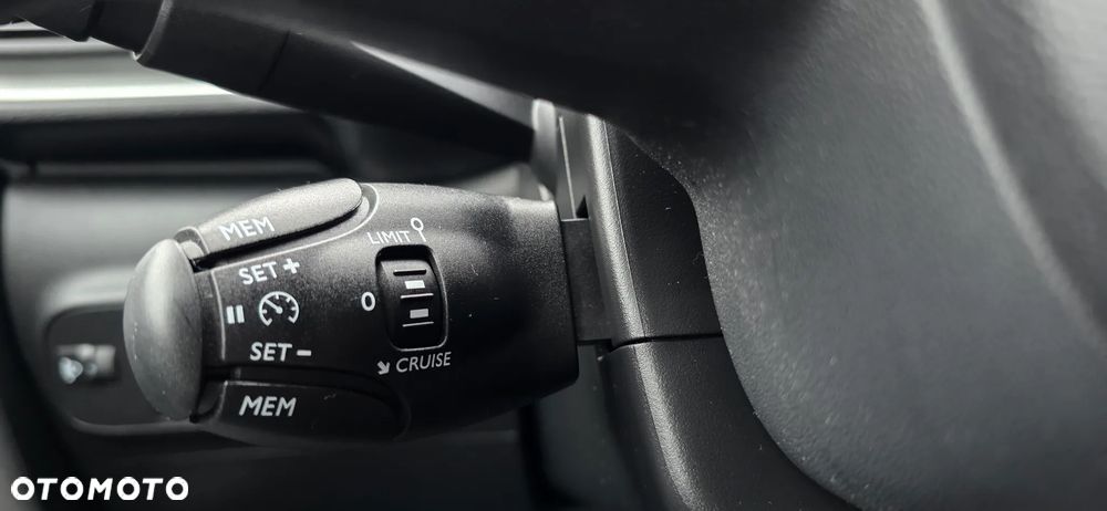 Citroën C3 1.2 PureTech Shine EAT6 - 21