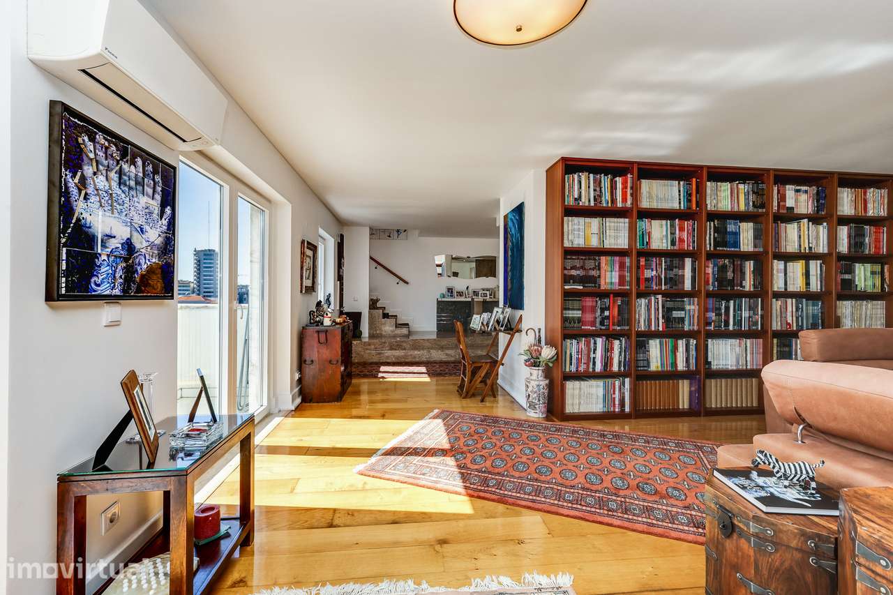 Penthouse Triplex de Luxo Remodelado em Lisboa: 4 Suítes, Vistas e Exc - Grande imagem: 2/51