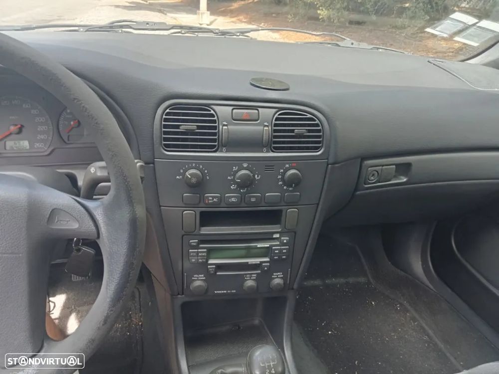 Volvo V40 1.6 - 22