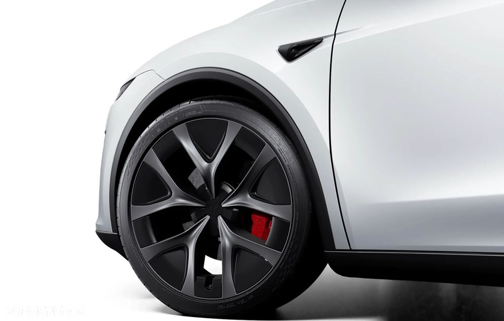 Tesla Y - 8